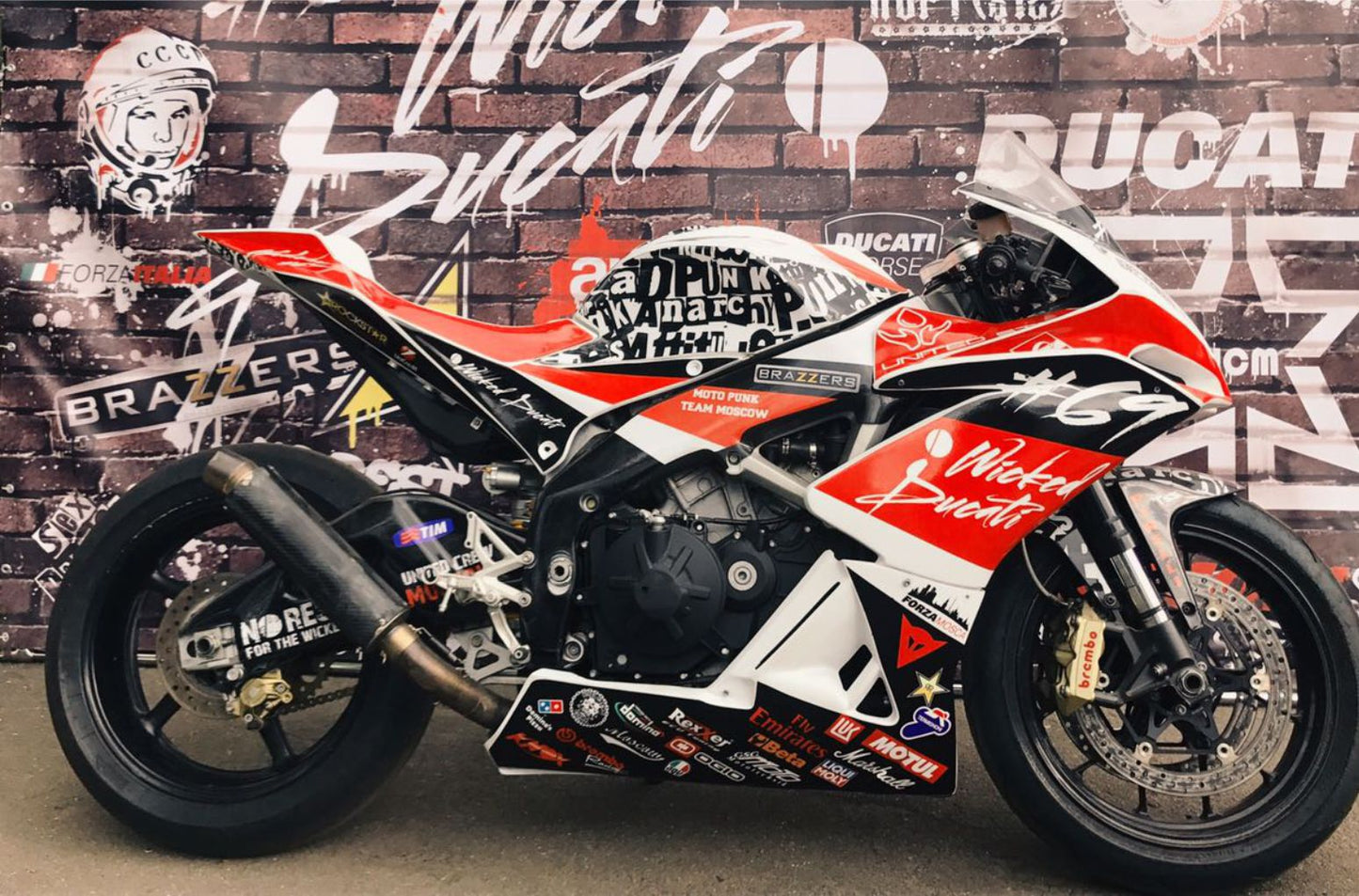 APRILIA RSV4 TRACK BIKE
