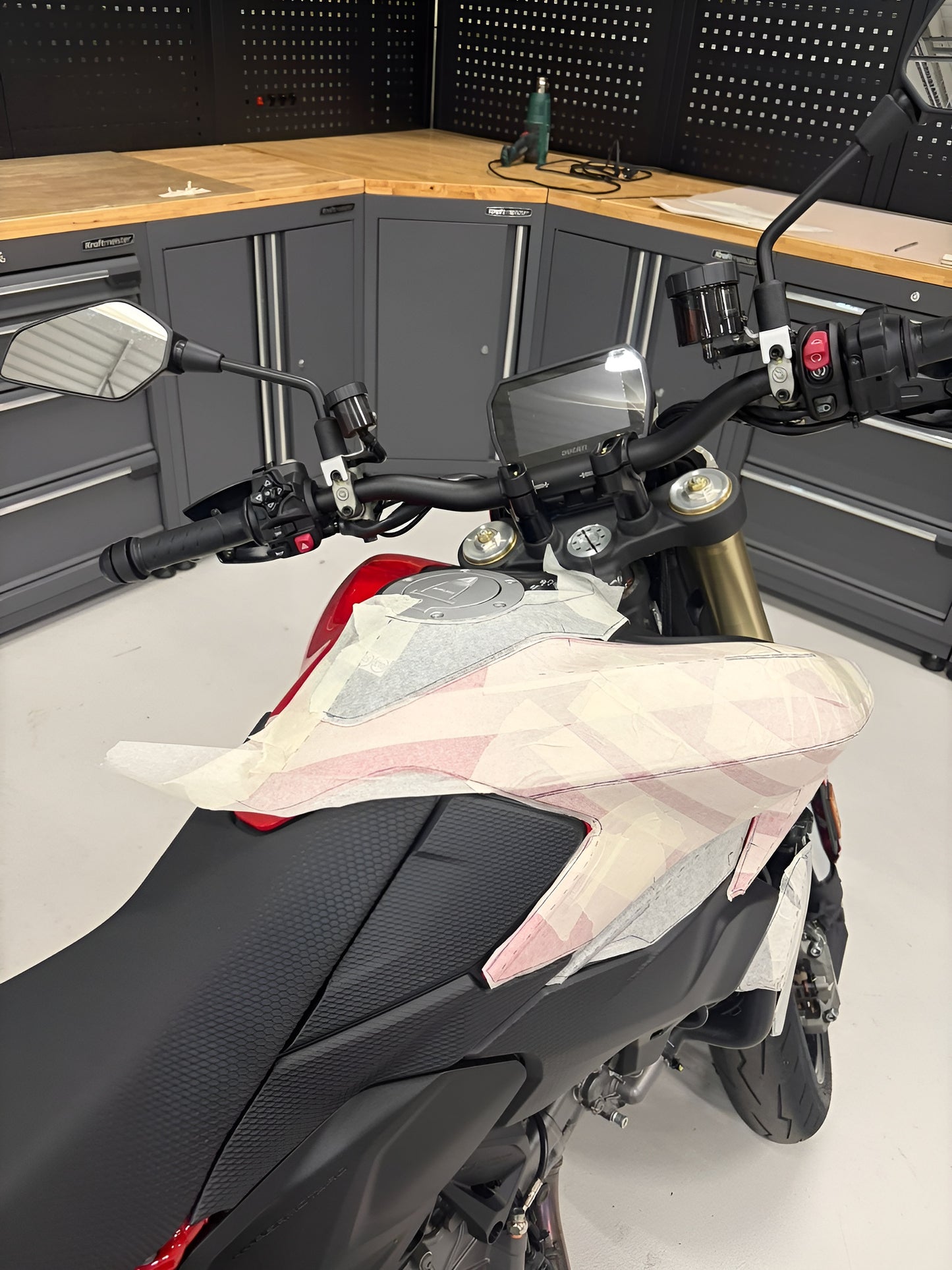 DUCATI HYPERMOTARD 890 V2 2026