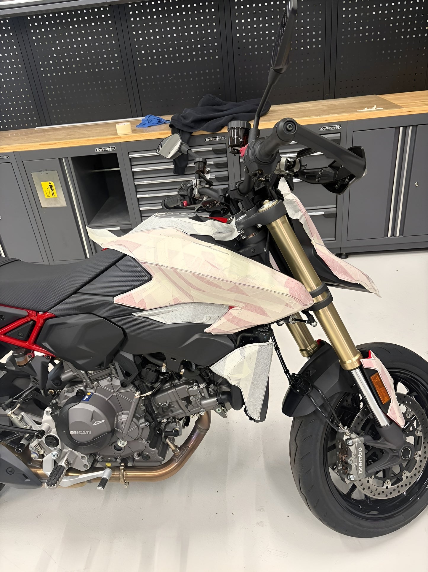 DUCATI HYPERMOTARD 890 V2 2026